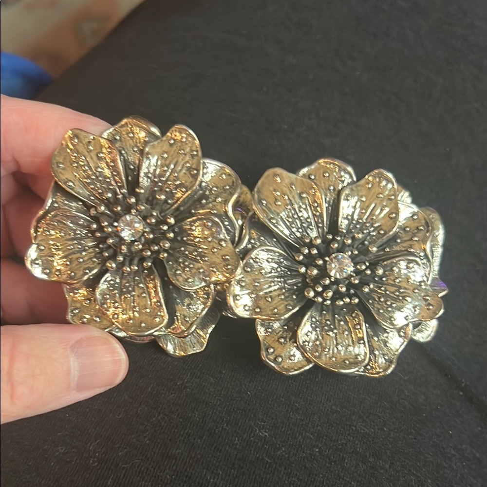 Bold Statement Large Flower Stretch Bracelet - image 1